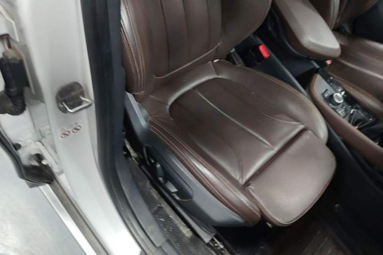Used BMW X1 2019 sDrive18Li Premium Edition Right Front Seat