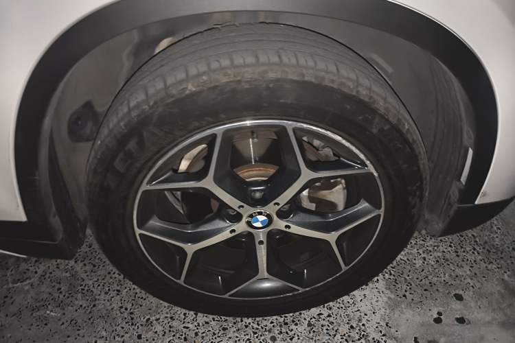 Used BMW X1 2019 xDrive20Li Luxury Model Right Front Wheel Hub