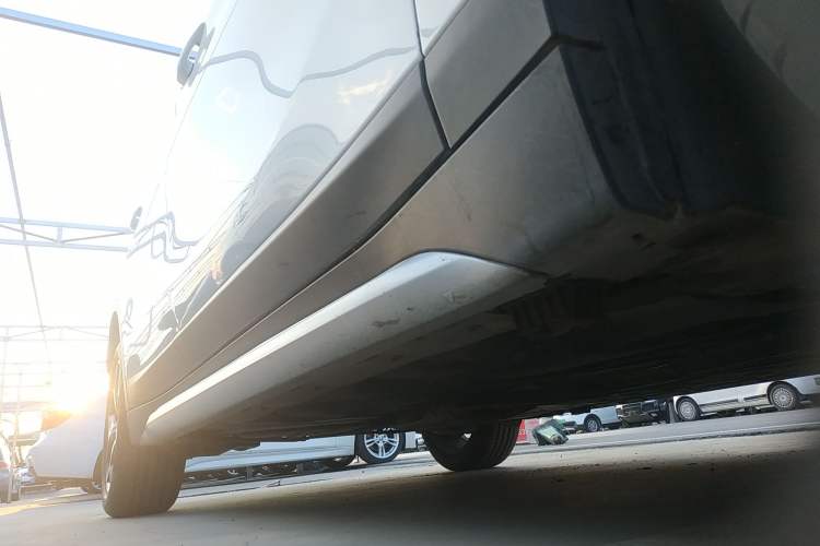 Used BMW X1 2019 sDrive18Li Premium Edition Right Side Sill