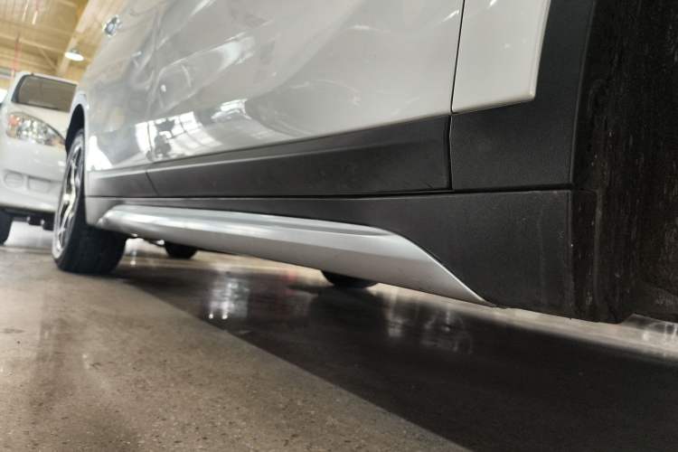 Used BMW X1 2019 sDrive18Li Premium Edition Right Side Sill