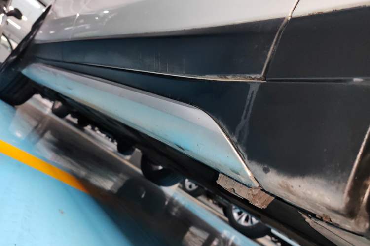Used BMW X1 2019 sDrive18Li Premium Edition Right Side Sill