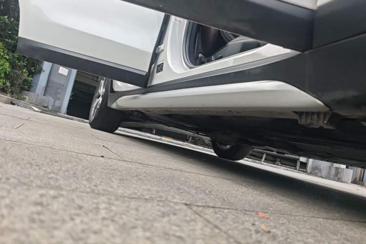 Used BMW X1 2019 sDrive18Li Premium Edition Right Side Sill