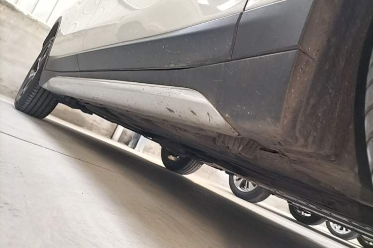Used BMW X1 2019 sDrive18Li Premium Edition Right Side Sill