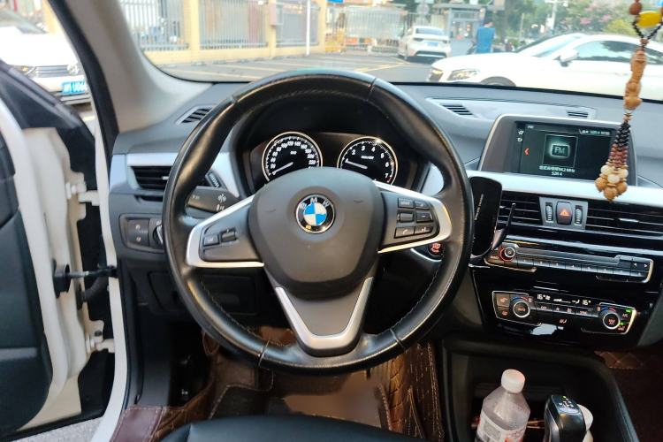Used BMW X1 2019 sDrive18Li Fashion Model Steering Wheel
