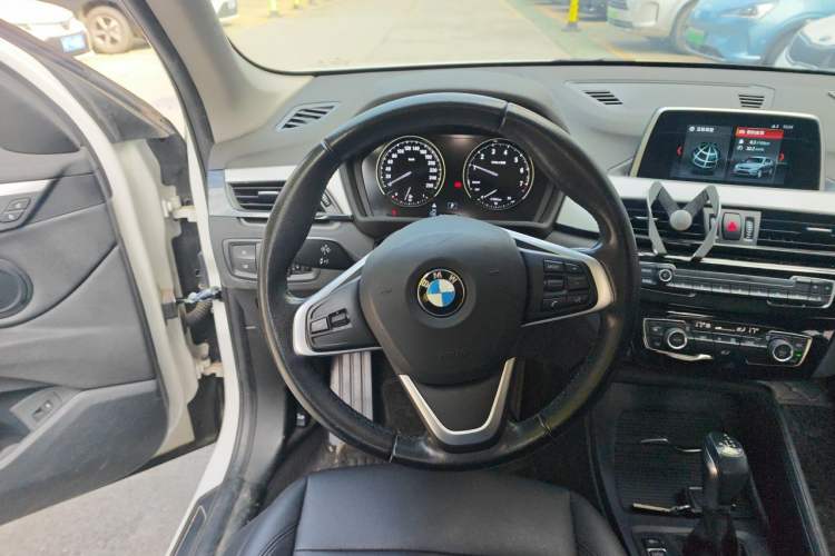 Used BMW X1 2019 sDrive18Li Fashion Model Steering Wheel
