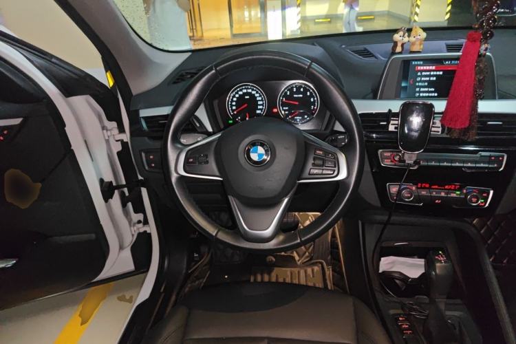 Used BMW X1 2019 sDrive20Li Leading Model Steering Wheel