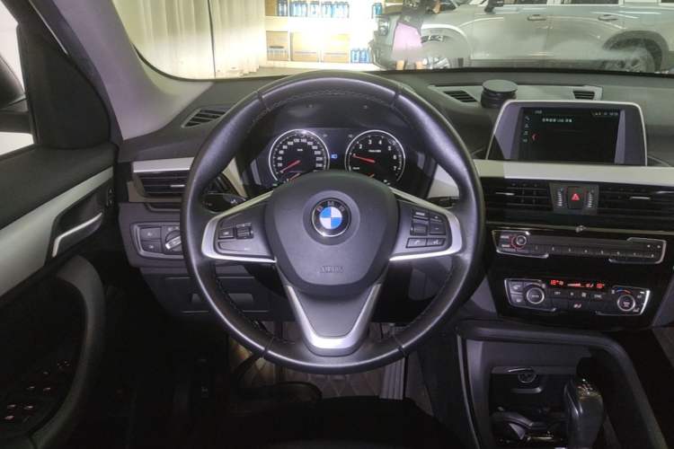 Used BMW X1 2019 sDrive18Li Fashion Model Steering Wheel