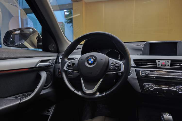 Used BMW X1 2019 sDrive18Li Fashion Model Steering Wheel