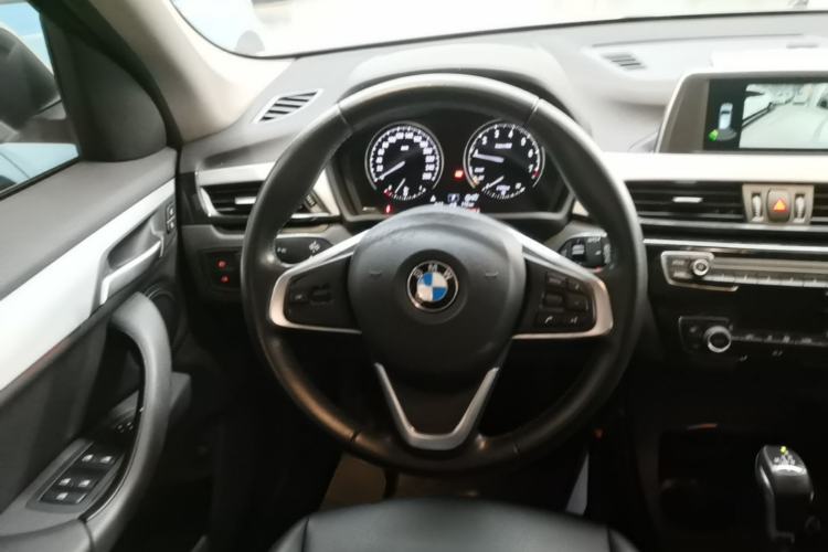 Used BMW X1 2019 sDrive18Li Fashion Model Steering Wheel