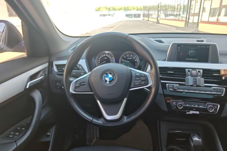 Used BMW X1 2019 sDrive18Li Fashion Model Steering Wheel