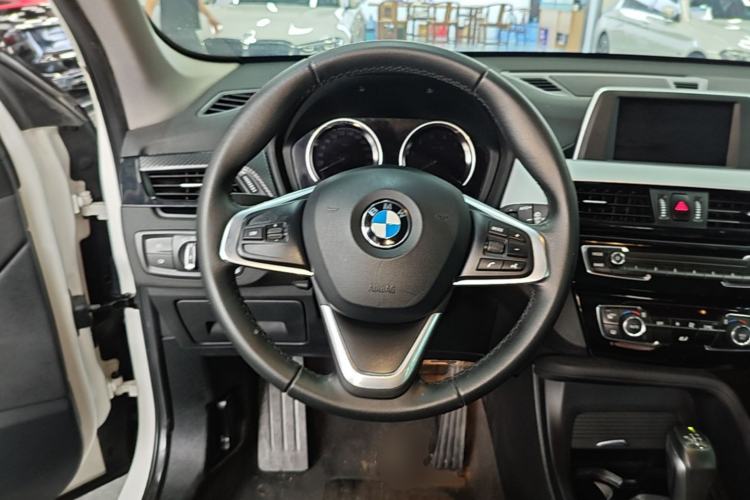 Used BMW X1 2019 sDrive18Li Fashion Model Steering Wheel