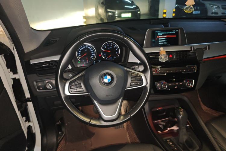 Used BMW X1 2019 sDrive18Li Fashion Model Steering Wheel