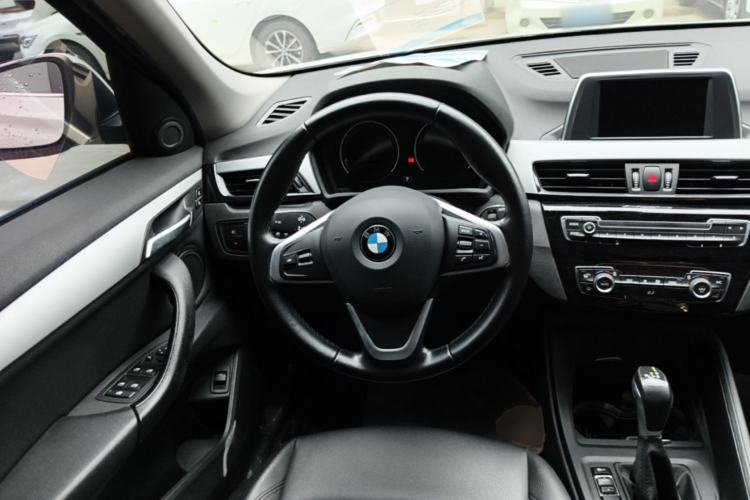 Used BMW X1 2019 sDrive18Li Fashion Model Steering Wheel