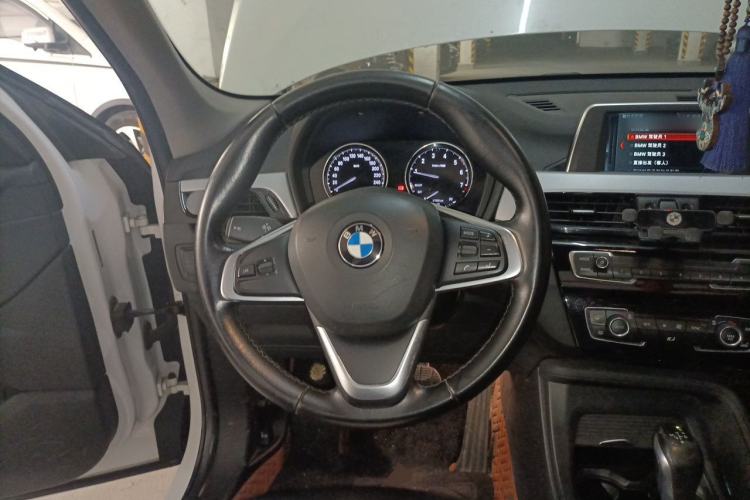 Used BMW X1 2019 sDrive18Li Fashion Model Steering Wheel