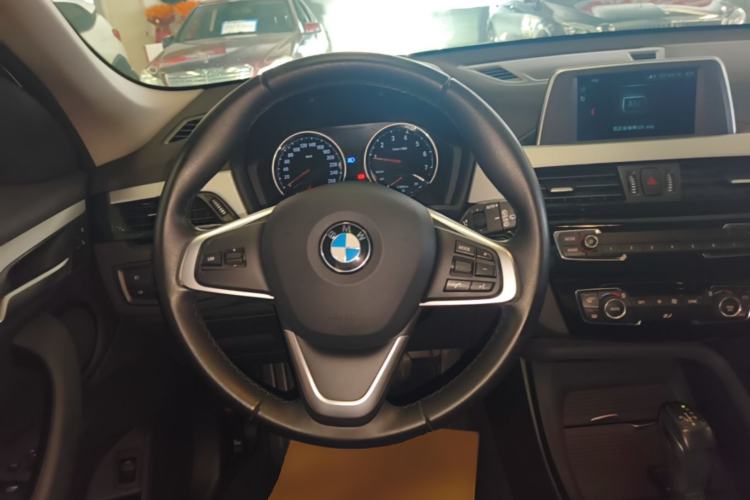 Used BMW X1 2019 sDrive18Li Fashion Model Steering Wheel