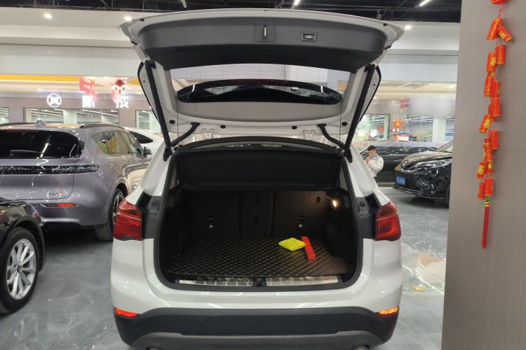 Used BMW X1 2019 sDrive20Li Leading Model Trunk