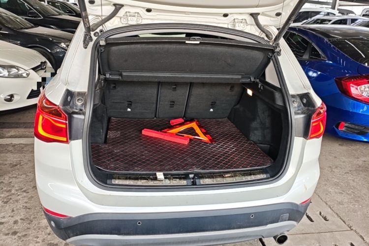 Used BMW X1 2019 sDrive20Li Leading Model Trunk