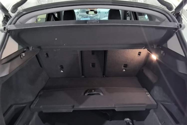 Used BMW X1 2019 sDrive20Li Leading Model Trunk