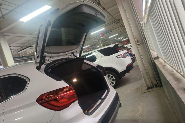 Used BMW X1 2019 sDrive20Li Leading Model Trunk