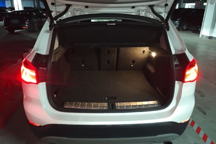 Used BMW X1 2019 sDrive20Li Leading Model Trunk