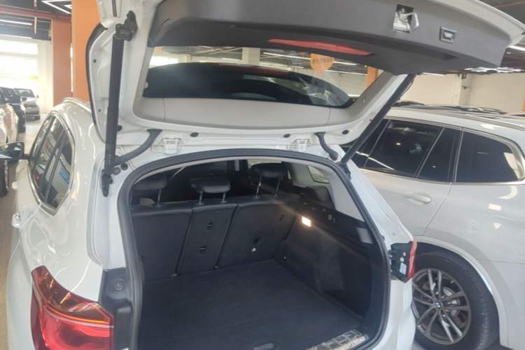 Used BMW X1 2019 sDrive20Li Leading Model Trunk