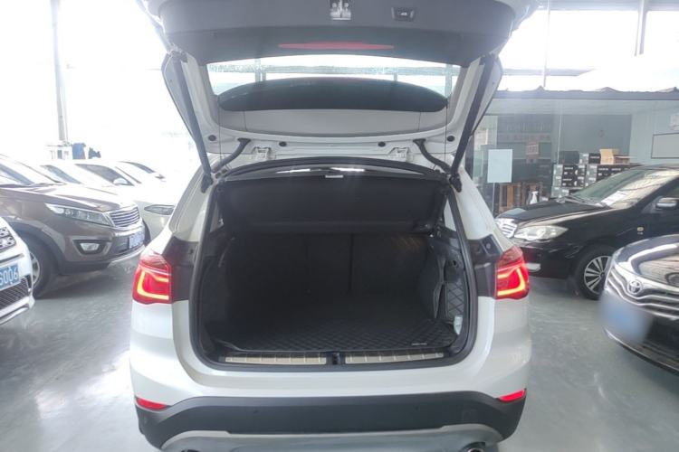 Used BMW X1 2019 sDrive20Li Leading Model Trunk