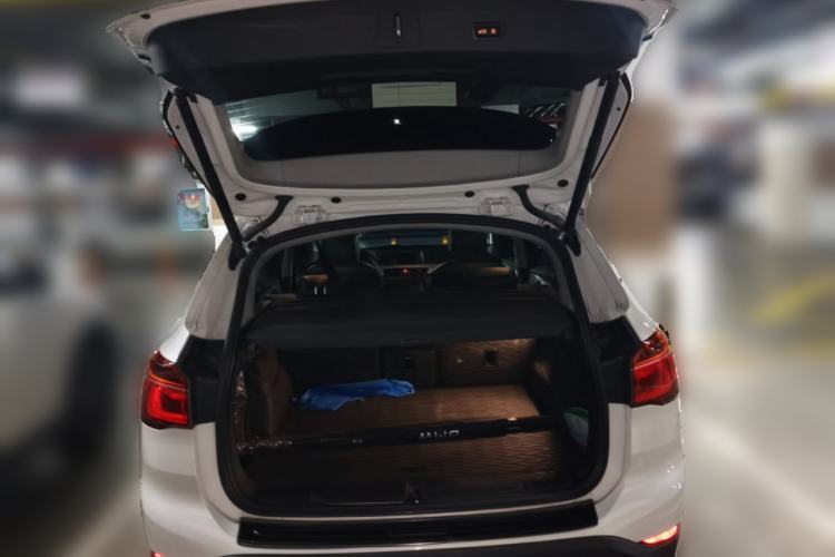 Used BMW X1 2019 sDrive20Li Leading Model Trunk