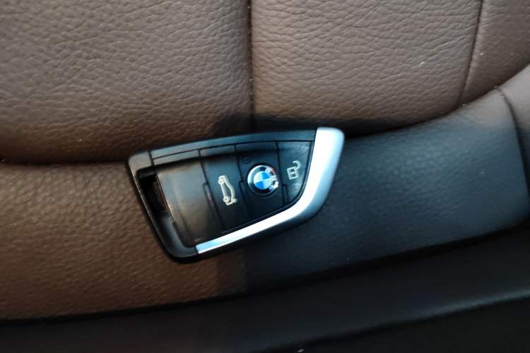 Used BMW X1 2019 sDrive18Li Premium Edition Vehicle Key