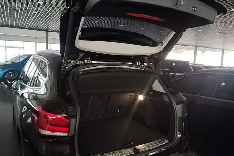 Used BMW X1 2020 sDrive25Li Leading Model Trunk