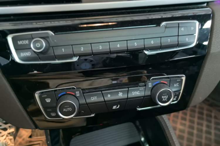 Used BMW X1 2020 sDrive20Li Premium Edition Audio And AC Panel