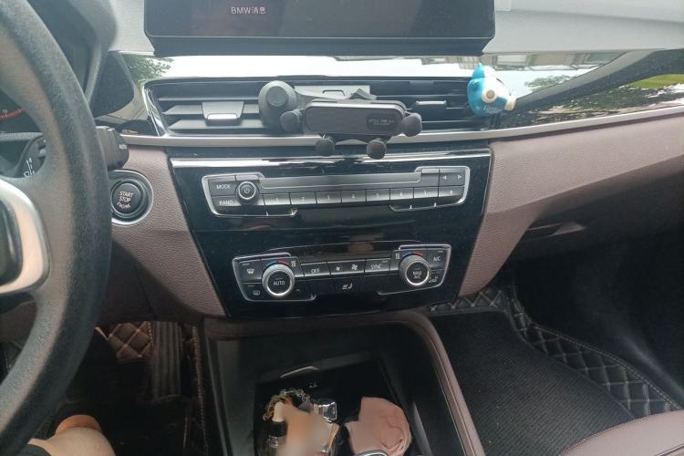 Used BMW X1 2020 sDrive25Li Leading Model Audio And AC Panel