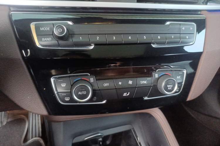 Used BMW X1 2020 sDrive25Li Leading Model Audio And AC Panel