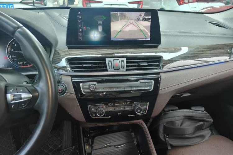 Used BMW X1 2020 xDrive25Li Luxury Edition Audio And AC Panel