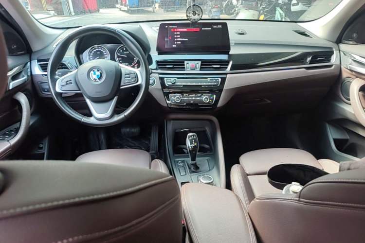Used BMW X1 2020 sDrive25Li Leading Model Center Console