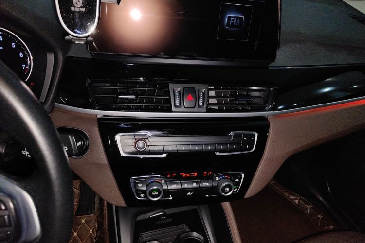 Used BMW X1 2020 sDrive25Li Leading Model Center Console
