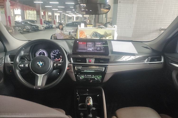 Used BMW X1 2020 xDrive25Li Luxury Edition Center Console