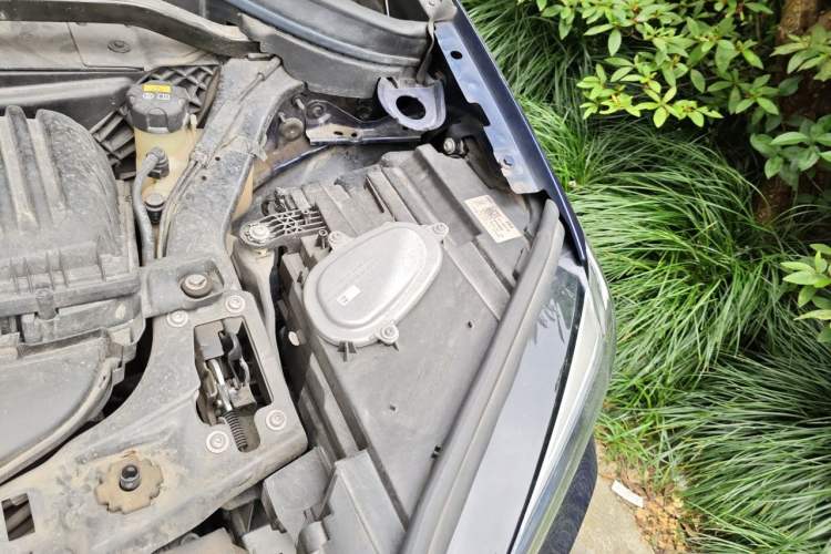 Used BMW X1 2020 sDrive25Li Leading Model Engine Bay Left