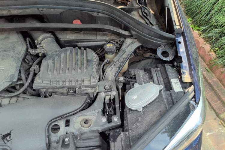 Used BMW X1 2020 xDrive25Li Luxury Edition Engine Bay Left