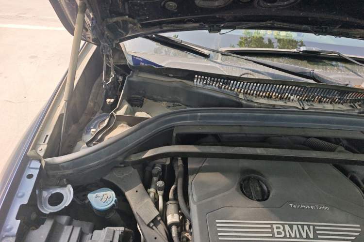 Used BMW X1 2020 sDrive25Li Leading Model Engine Bay Right