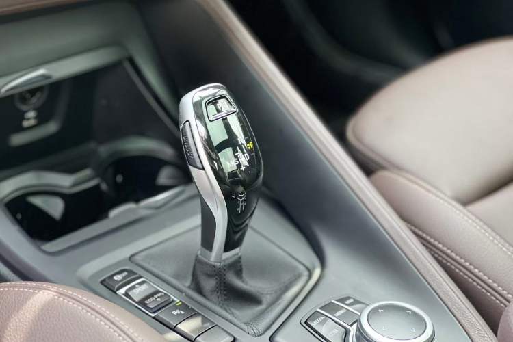 Used BMW X1 2020 sDrive25Li Leading Model Gear Lever
