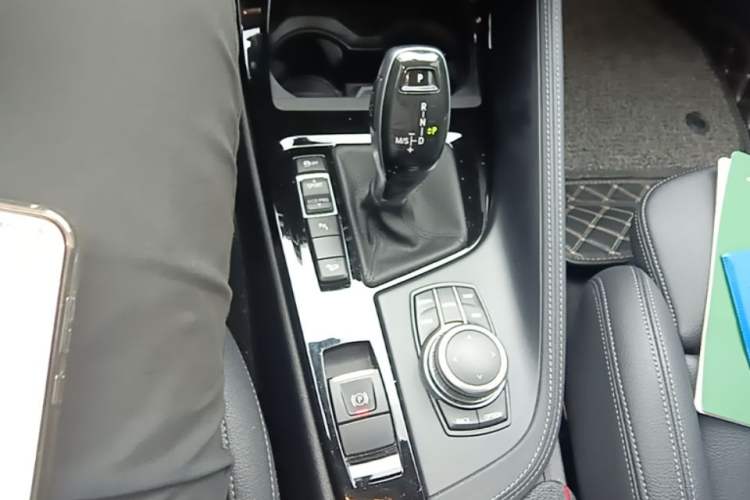 Used BMW X1 2020 xDrive25Li Luxury Edition Gear Lever