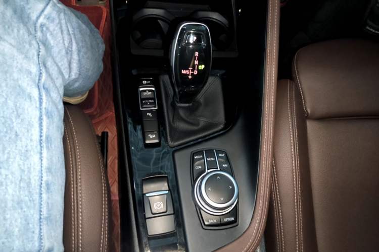 Used BMW X1 2020 xDrive25Li Luxury Edition Gear Lever