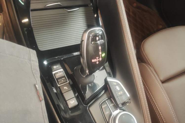 Used BMW X1 2020 xDrive25Li Luxury Edition Gear Lever
