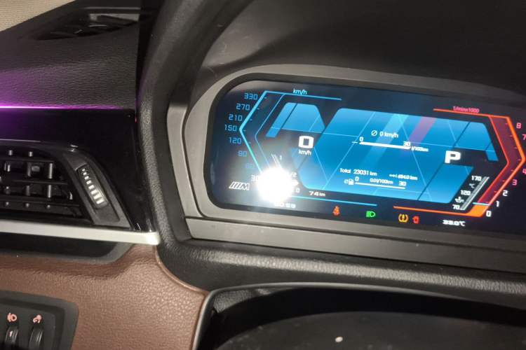 Used BMW X1 2020 sDrive25Li Leading Model Odometer Close Up