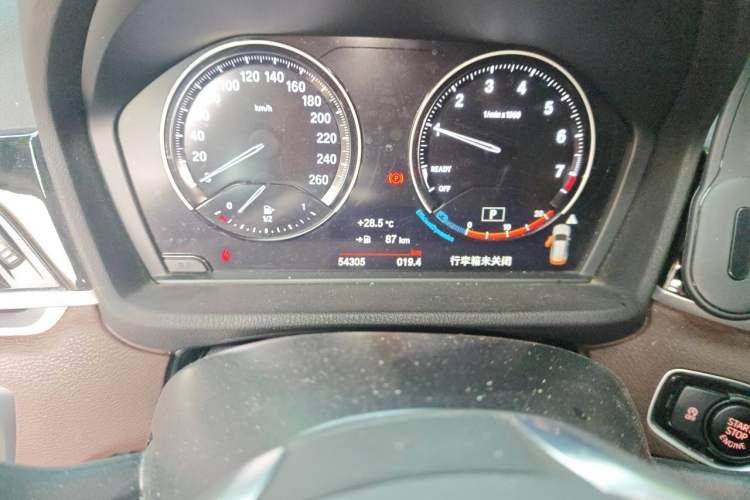 Used BMW X1 2020 sDrive25Li Leading Model Odometer Close Up