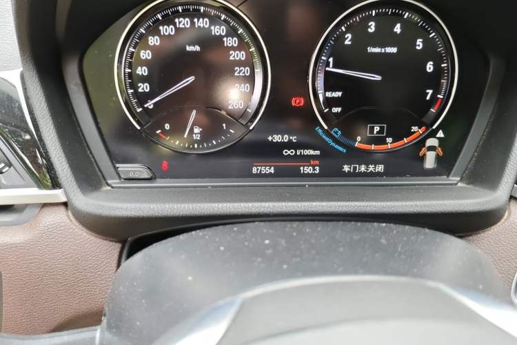 Used BMW X1 2020 sDrive25Li Leading Model Odometer Close Up