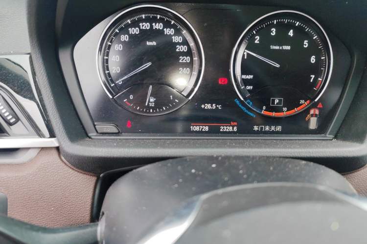Used BMW X1 2020 sDrive25Li Leading Model Odometer Close Up