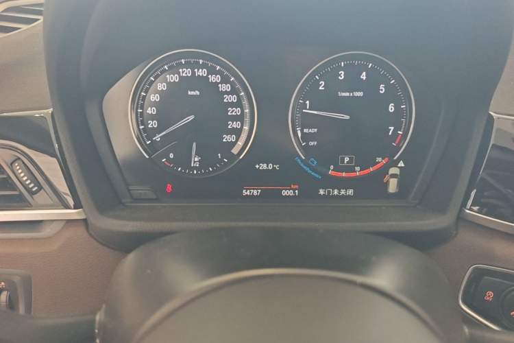 Used BMW X1 2020 sDrive25Li Leading Model Odometer Close Up