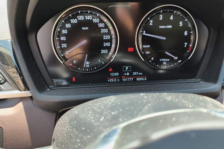 Used BMW X1 2020 sDrive20Li Fashion Model Odometer Close Up