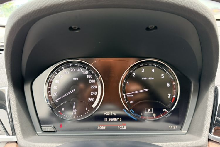 Used BMW X1 2020 sDrive25Li Leading Model Odometer Close Up